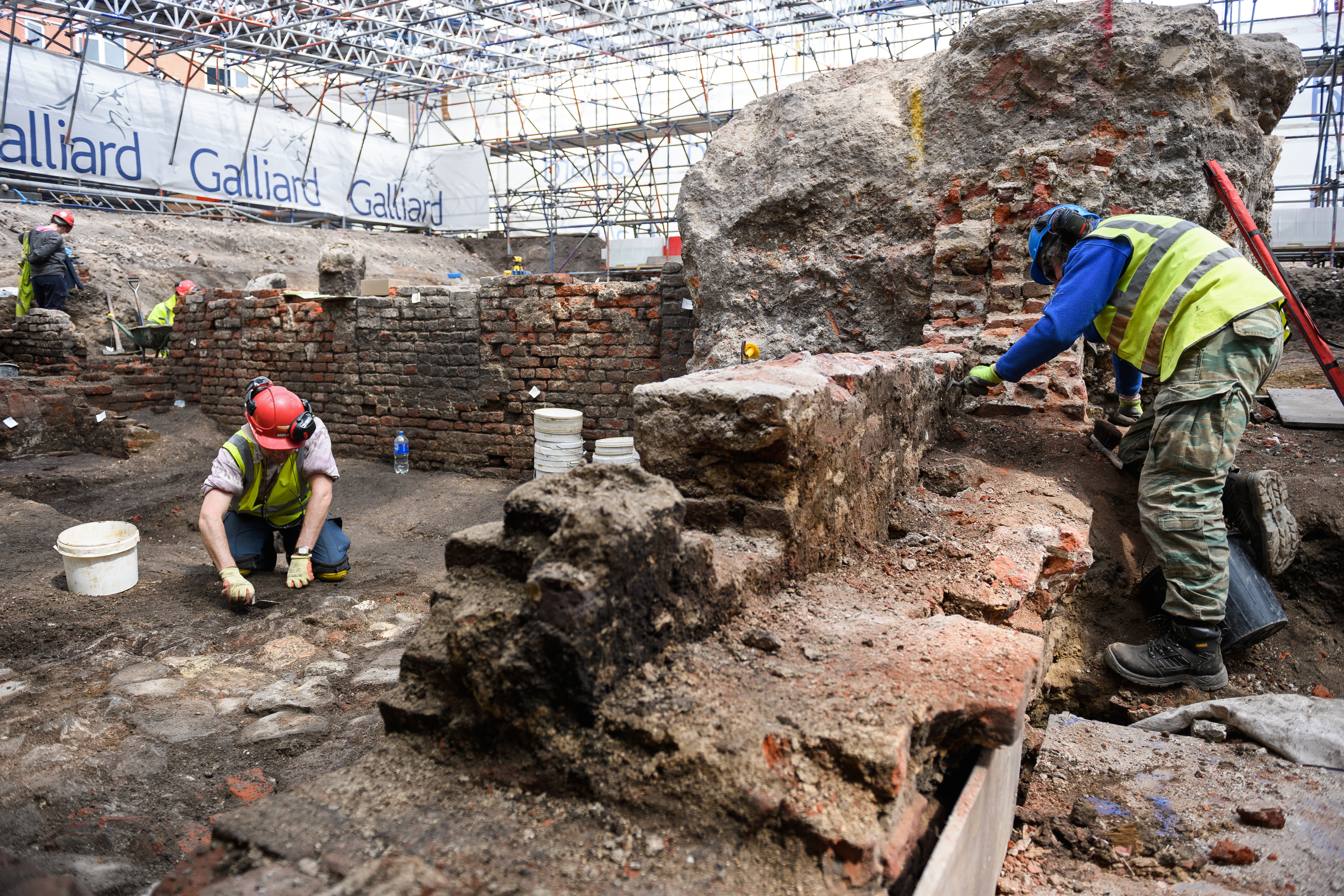 An archeological team works on the site of the Curtain Theatre in east London on May 19, 2016. /AFP