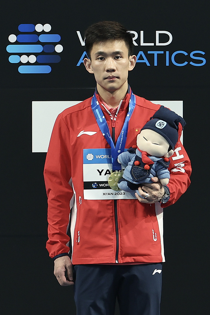Yang Hao during the medal ceremony after winning the men's 10m platform final of the Diving World Cup at Xi'an Aoti Aquatic Center in Xi'an, China, April 16, 2023. /CFP