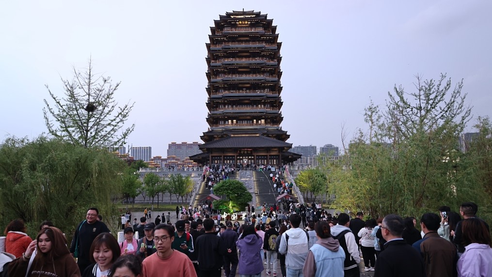 Zibo's Zhong Shu Ge in Haidai Tower attracts many visitors on April 15, 2023. /CFP