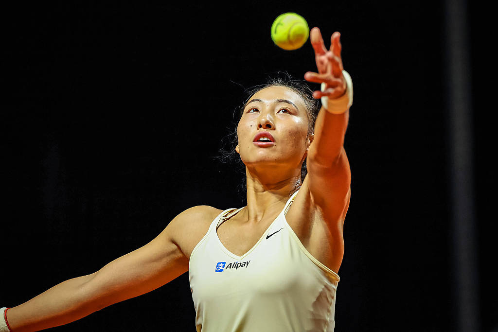 Zheng Qinwen of China serves in the women's singles match at the Stuttgart Open in Germany, April 17, 2023. /CFP
