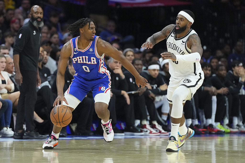 Tyrese Maxey (#0) of the Philadelphia 76ers drives in Game 2 of the NBA Eastern Conference first-round playoffs against the Brooklyn Nets at the Wells Fargo Center in Philadelphia, Pennsylvania, April 17, 2023. /CFP