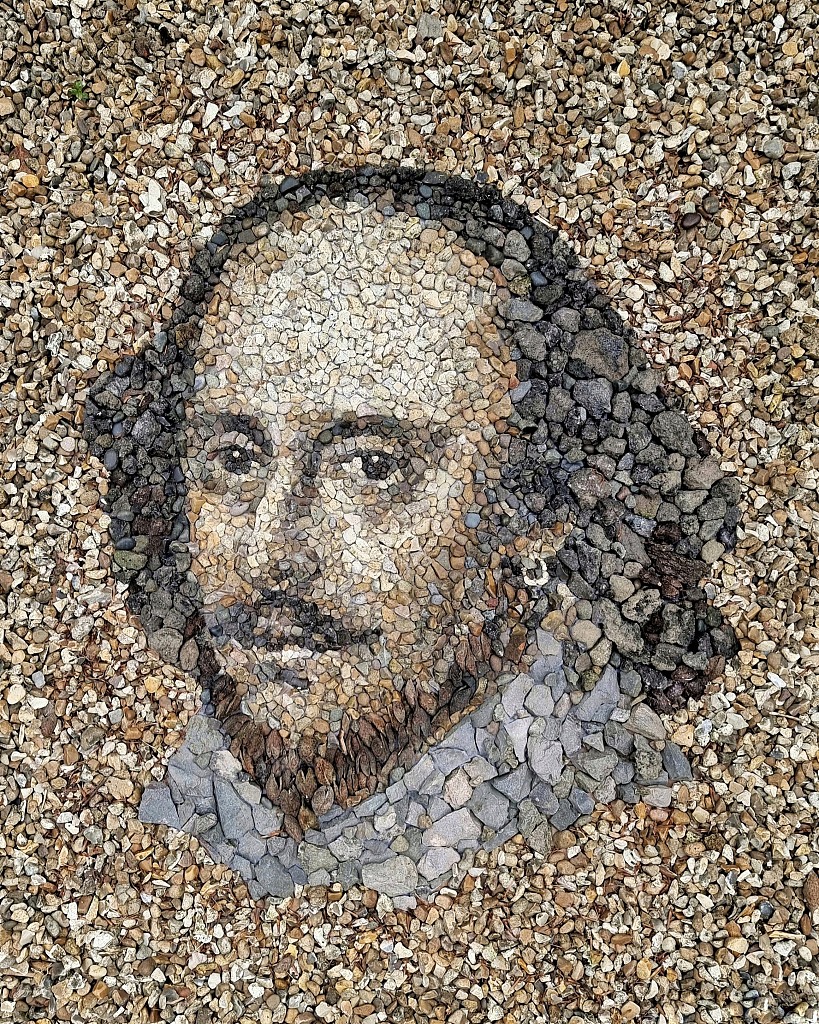 Shakespeare depicted with pebbles. /CFP
