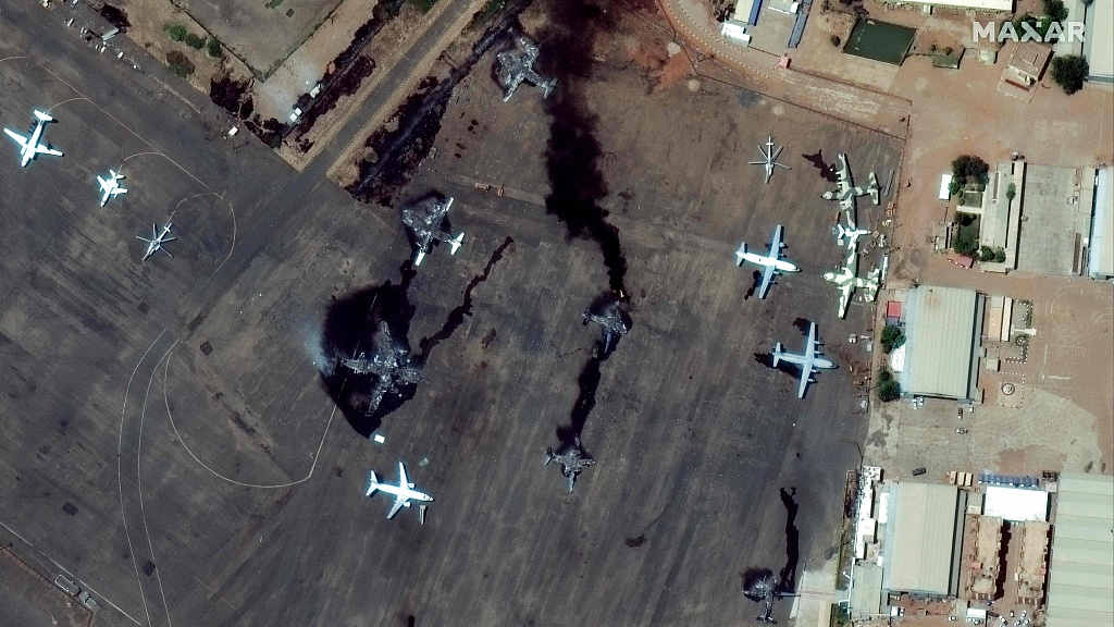 Destroyed airplanes at the Khartoum International Airport,  Sudan, April 17, 2023. /CFP 