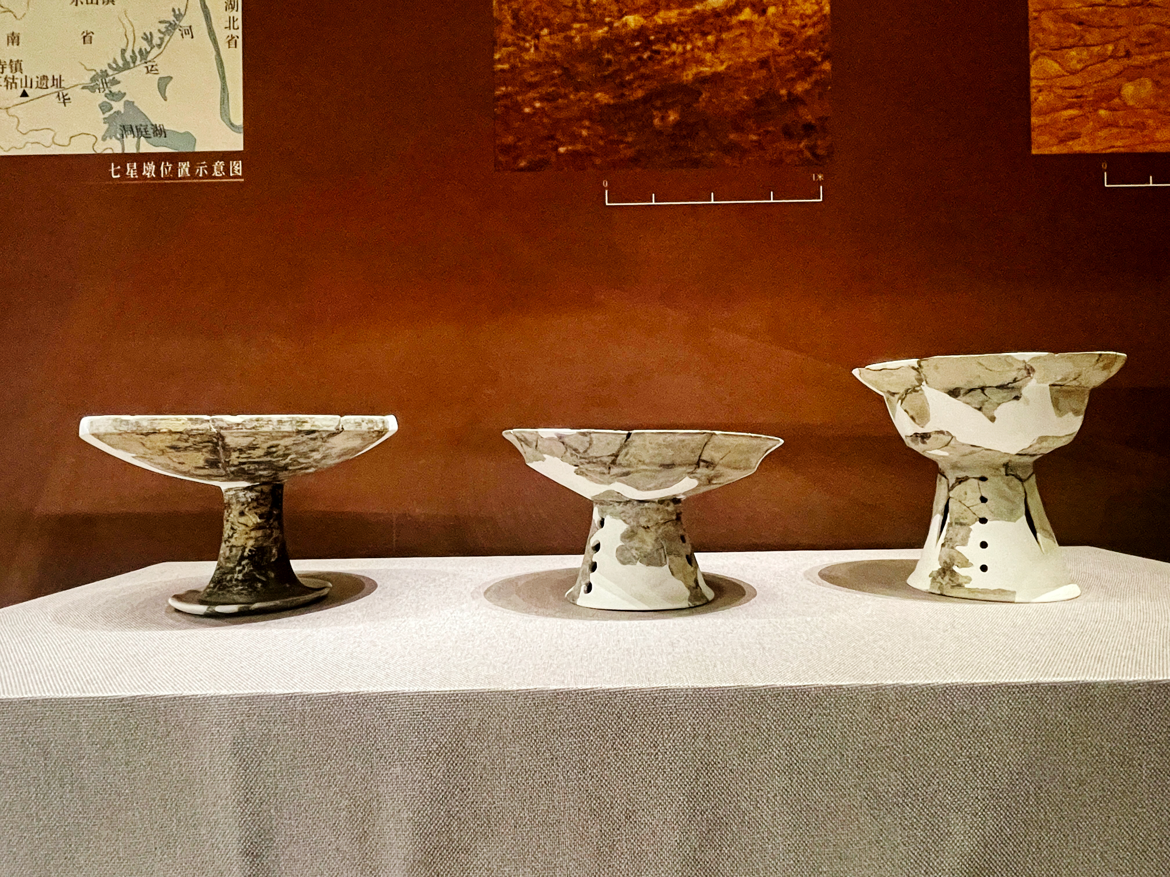An exhibition of China’s archaeological findings is open now to the public at Hubei Provincial Museum. Around 180 set of cultural relics will be displayed to allow you explore the mystery of the 3,500-year old civilization. Come and let the ancient cultural jewelry tell you its stories. [Photo: CGTN]