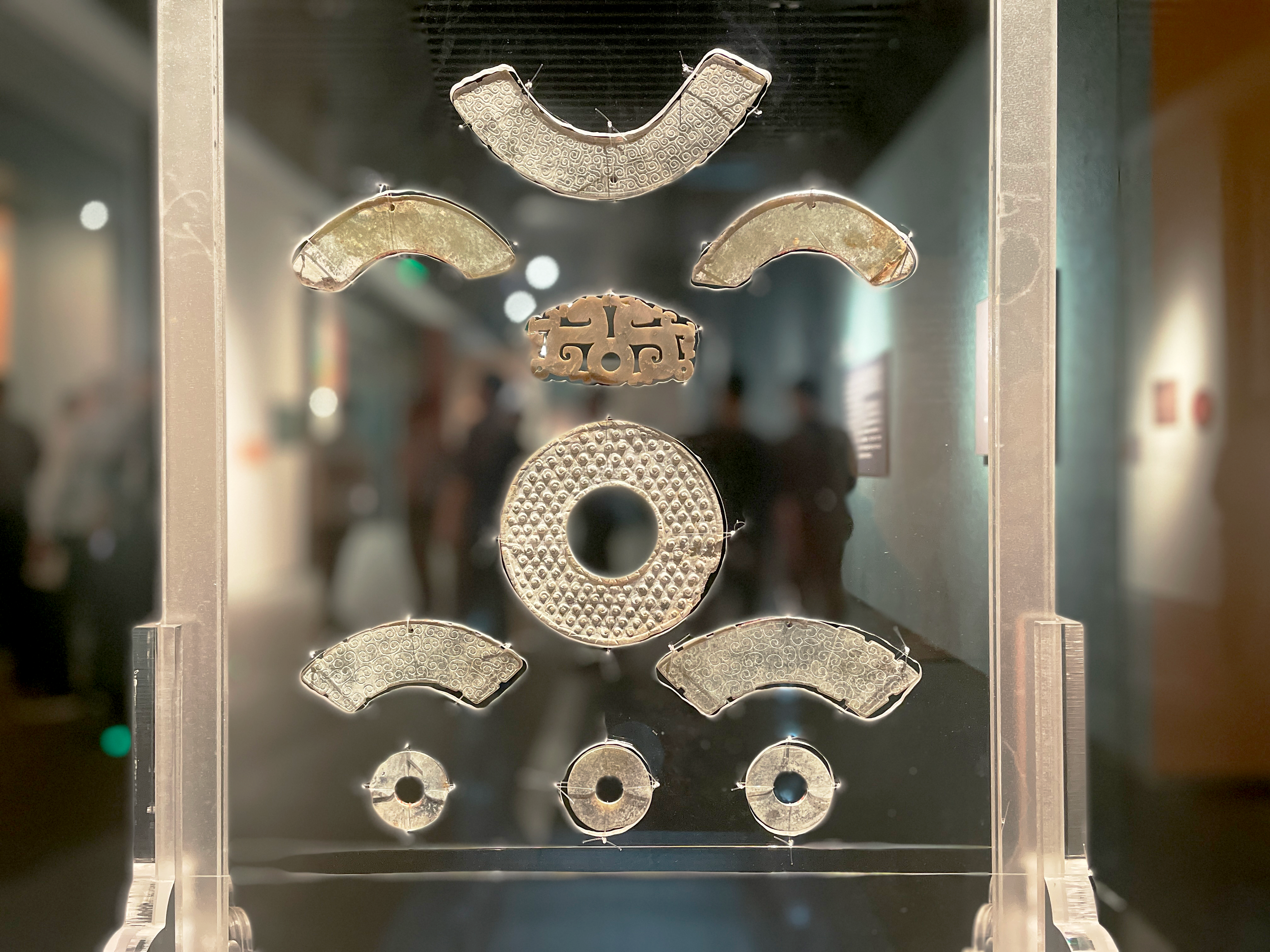 An exhibition of China’s archaeological findings is open now to the public at Hubei Provincial Museum. Around 180 set of cultural relics will be displayed to allow you explore the mystery of the 3,500-year old civilization. Come and let the ancient cultural jewelry tell you its stories. [Photo: CGTN]