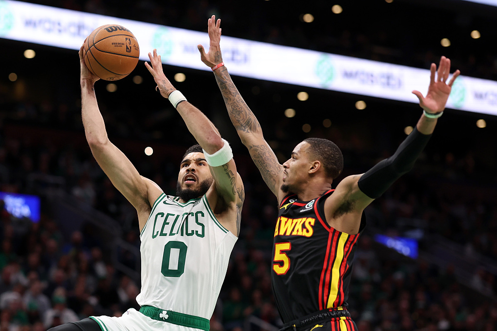 Jayson Tatum (#0) of the Boston Celtics drives toward the rim in Game 2 of the NBA Eastern Conference first-round playoffs against the Atlanta Hawks at the TD Garden in Boston, Massachusetts, April 18, 2023. /CFP