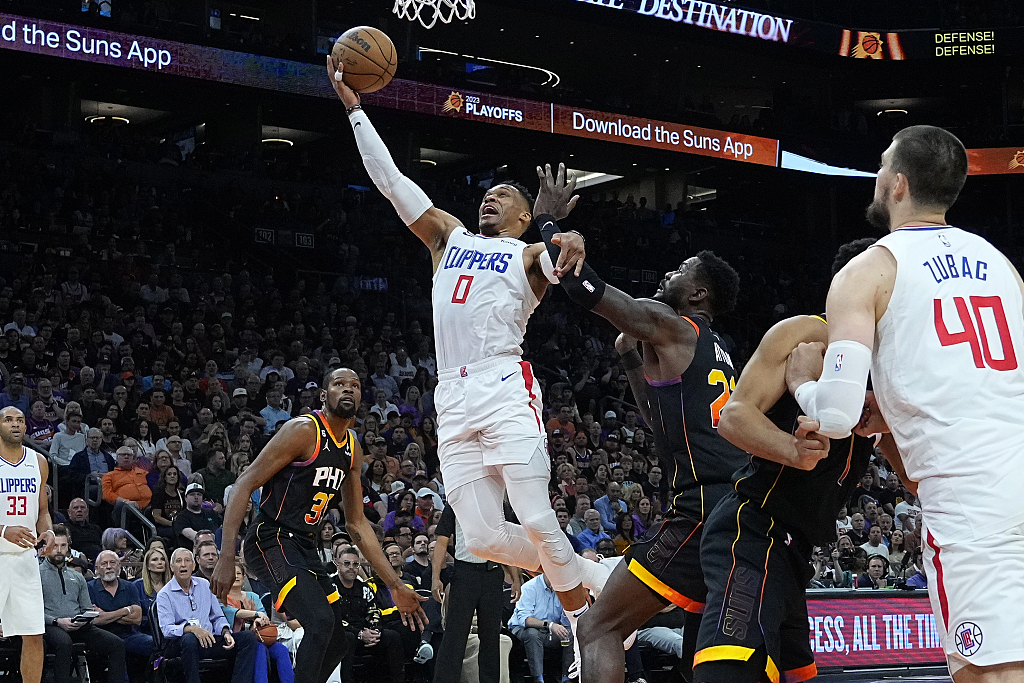Russell Westbrook (#0) of the Los Angeles Clippers drives toward the rim in Game 2 of the NBA Western Conference first-round playoffs against the Phoenix Suns at the Footprint Center in Phoenix, Arizona, April 18, 2023. /CFP