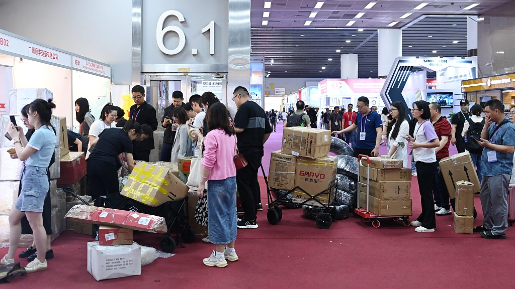 Exhibitors are in queue to mail their exhibits at the 133rd session of the China Import and Export Fair, also known as Canton Fair, in Guangzhou, south China's Guangdong Province, April 19, 2023. /CFP