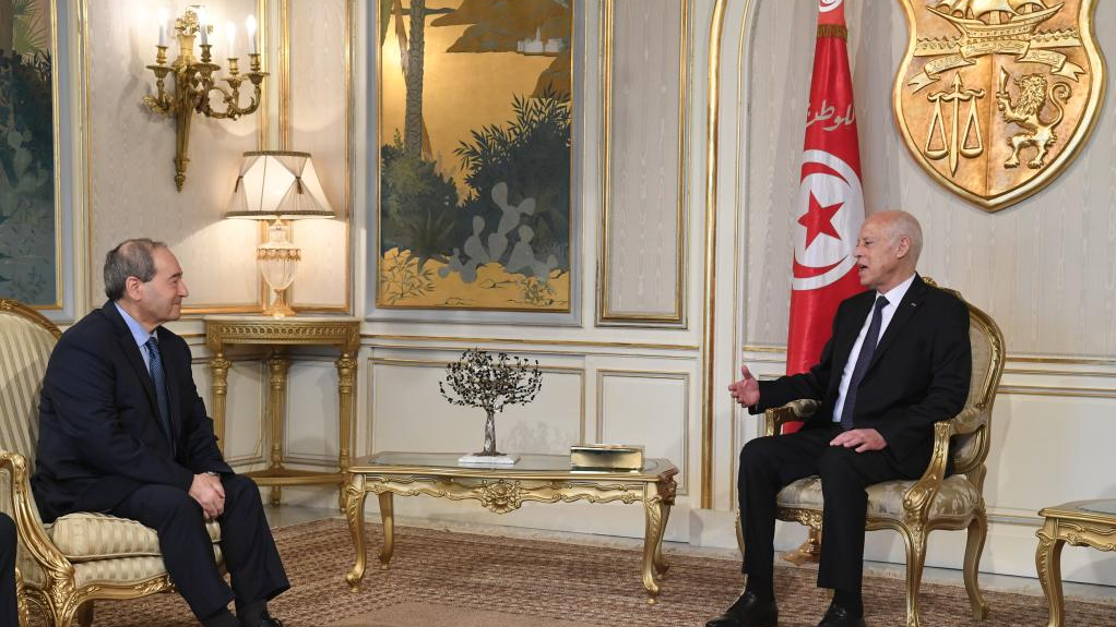 Tunisian President Kais Saied (R) meets with Syrian Foreign Minister Faisal Mekdad in Tunis, Tunisia, on April 18, 2023. /Xinhua