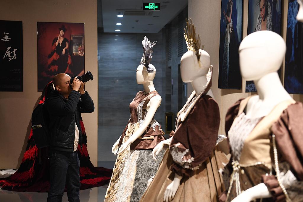 Costumes inspired by Shakespeare's plays on show in Guangxi. /CFP