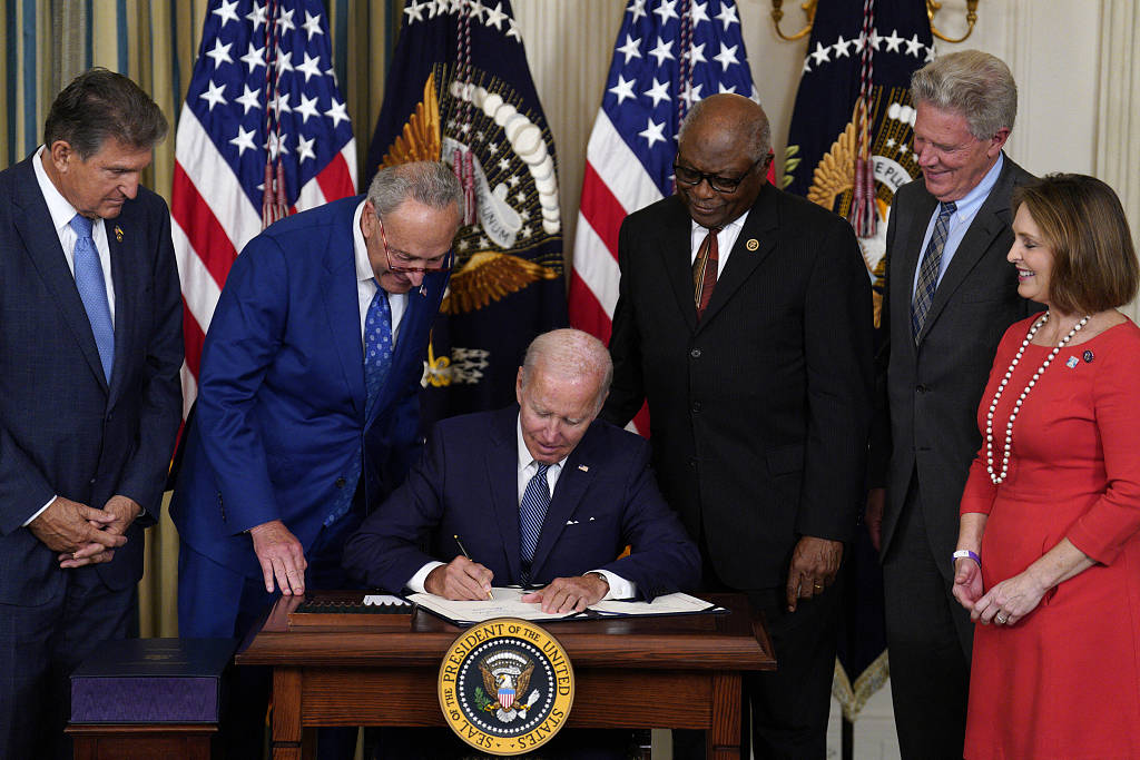 U.S. President Joe Biden signs into law the Inflation Reduction Act in the State Dining Room at the White House in Washington, D.C., U.S., August 16, 2022. /CFP