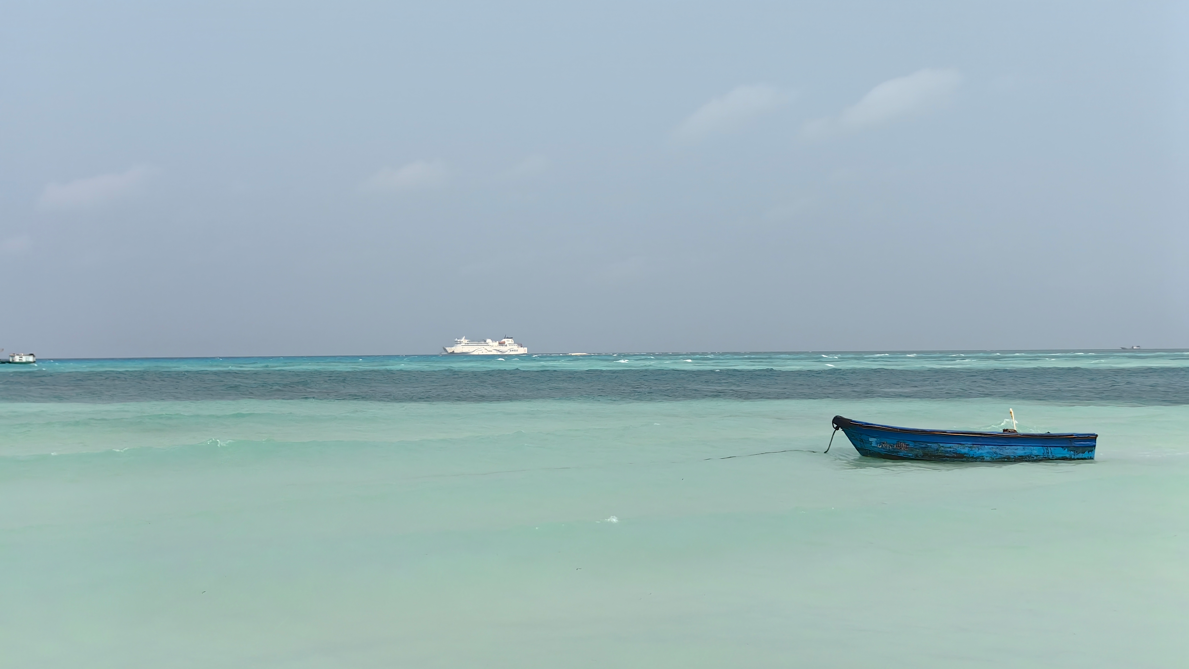 Listen to the sound of sea in South China