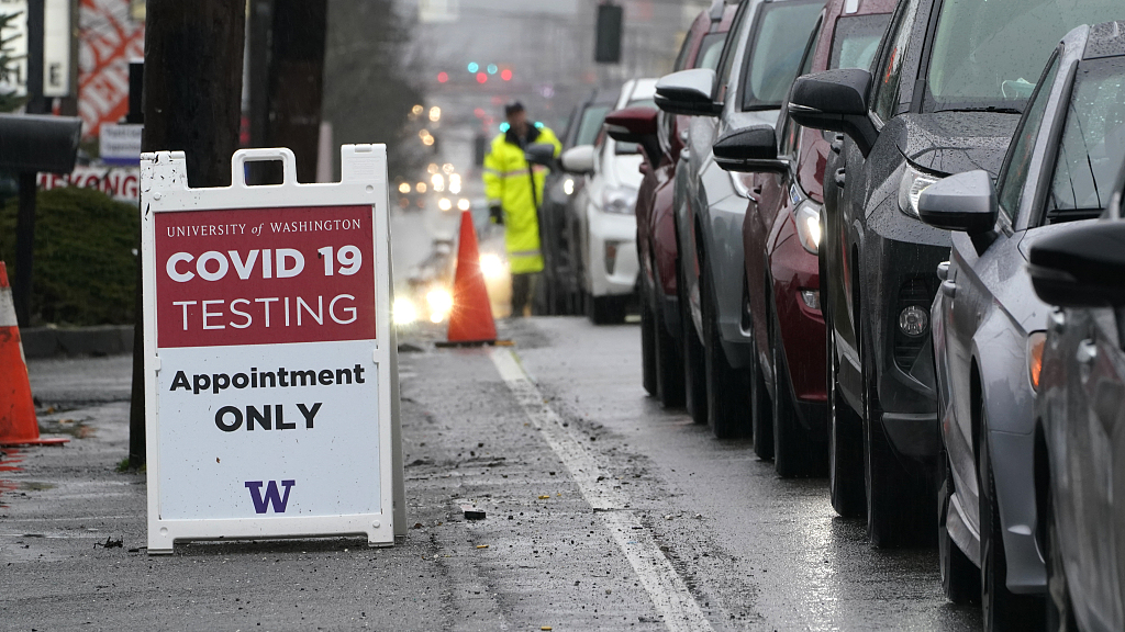 A line of cars stretching several blocks wait to pull into an appointment-only COVID-19 testing center in Seattle, U.S., January 6, 2022. /CFP