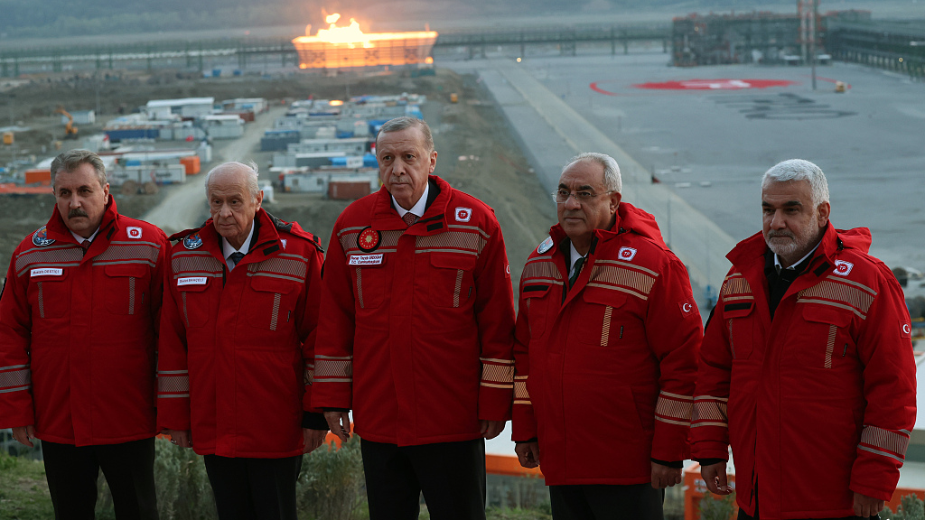 Turkish President Recep Tayyip Erdogan (C) attends the 