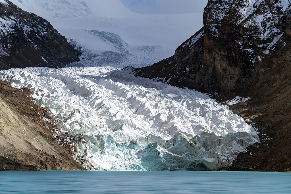  Qoidenyima Glacier in Gangba County of Xigaze City, southwest China's Tibet Autonomous Region. /CFP