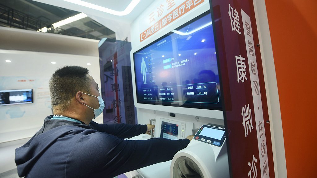 A visitor learns about his health status by experiencing a digital medical platform at the Apsara Conference in Hangzhou, east China's Zhejiang Province, October 19, 2021. /CFP