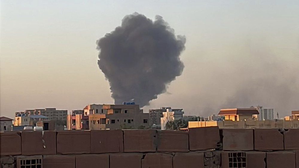 Smoke fills the sky in Khartoum, Sudan, near Doha International Hospital on April 21, 2023. /CFP