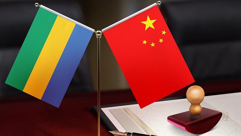 National flags of Gabon and China. /CFP