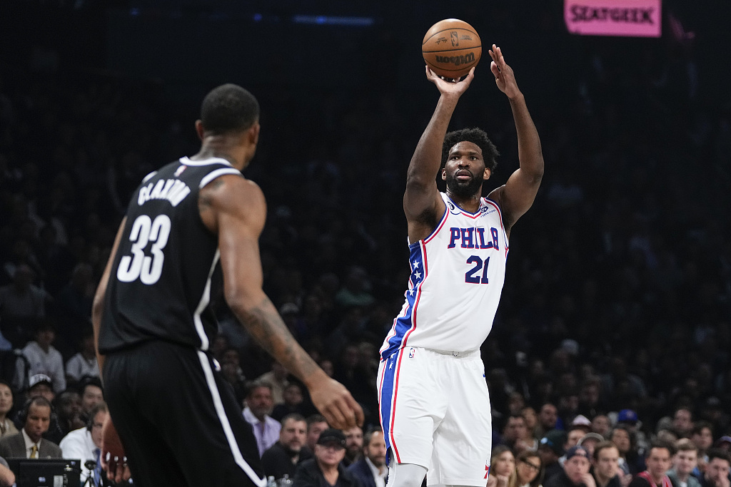 Joel Embiid (#21) of the Philadelphia 76ers shoots in Game 3 of the NBA Eastern Conference first-round playoffs against the Brooklyn Nets at the Barclays Center in Brooklyn, New York, April 20, 2023. /CFP