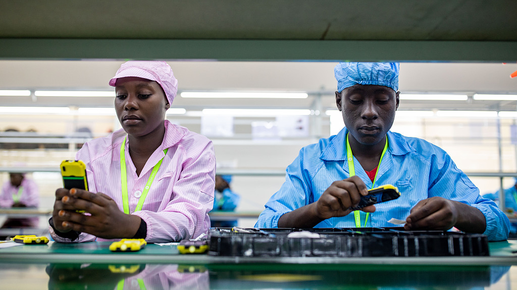 Ugandan workers assemble mobile phones in a factory built by a Chinese firm in Namanve, Uganda, December 2, 2019. /VCG