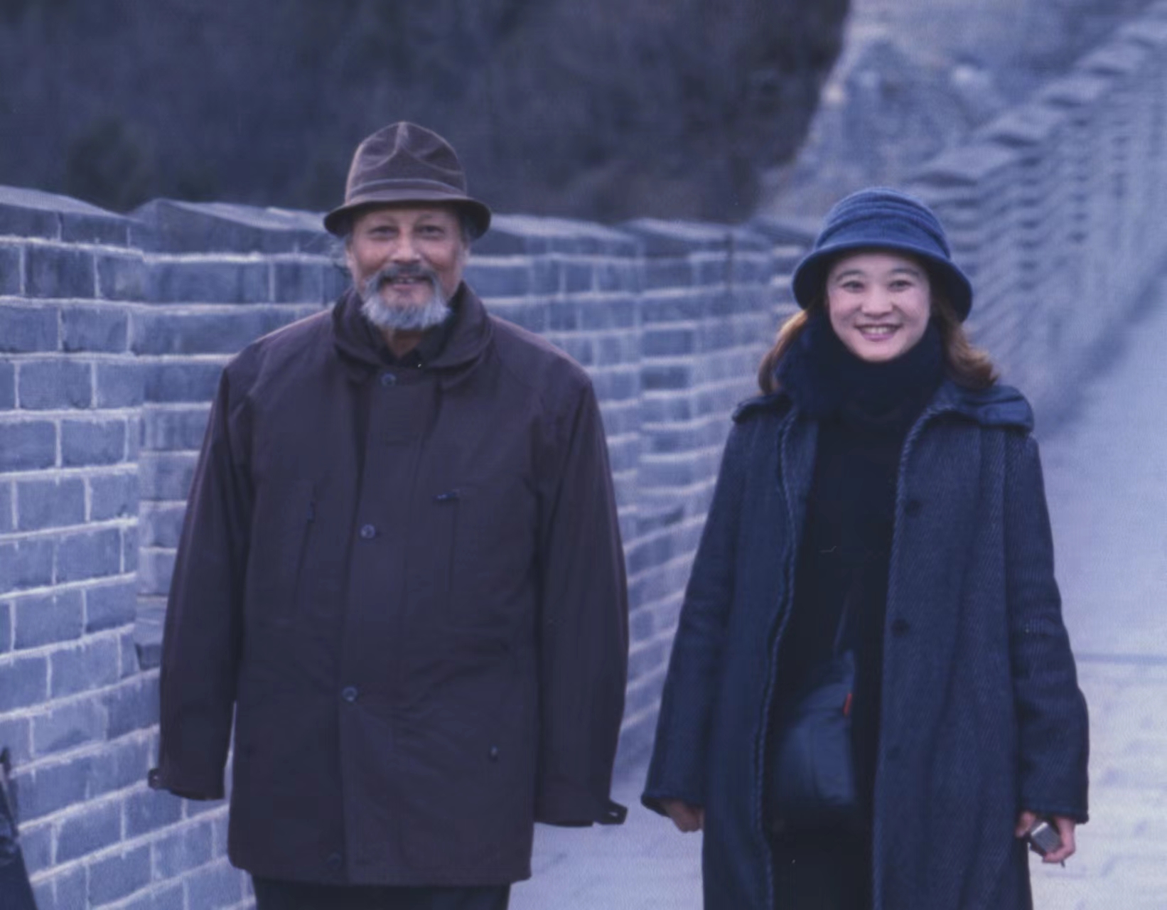 Chinese painter Wang Xiaoyan and her father Wang Ziwu. /CGTN