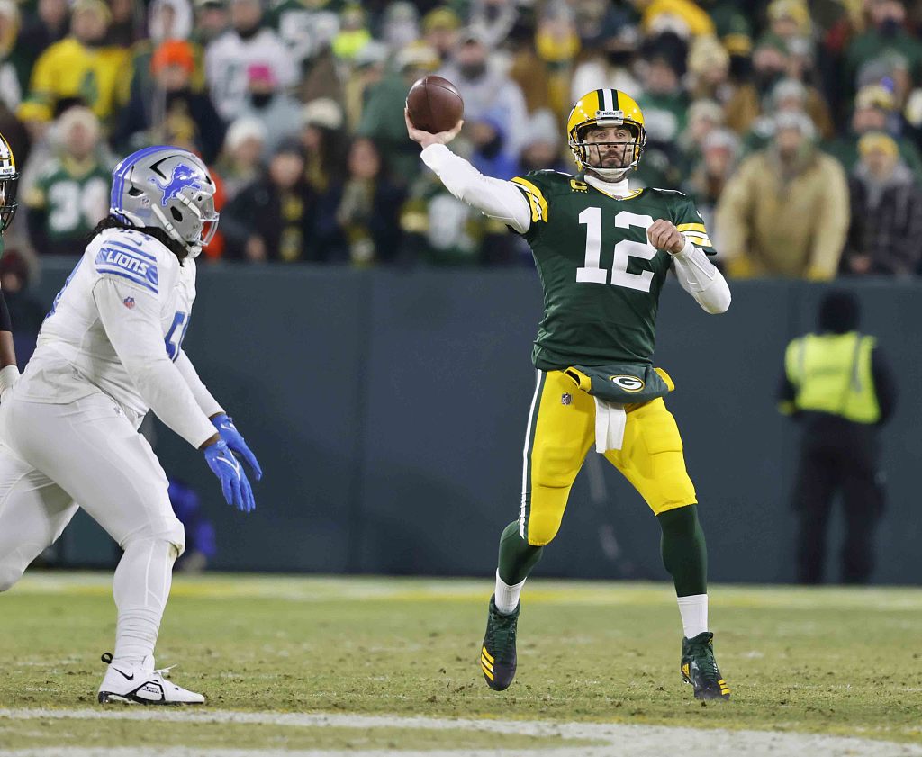 Quarterback Aaron Rodgers (#12) of the green Bay Packers passes in the game against the Detroit Lions at Lambeau Field in Green Bay, Wisconsin, January 8, 2023. /CFP