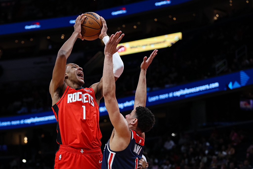 Jabari Smith (#1) of the Houston Rockets shoots in the game against the Washington Wizards at Capital One Arena in Washington, D.C., April 9, 2023. /CFP