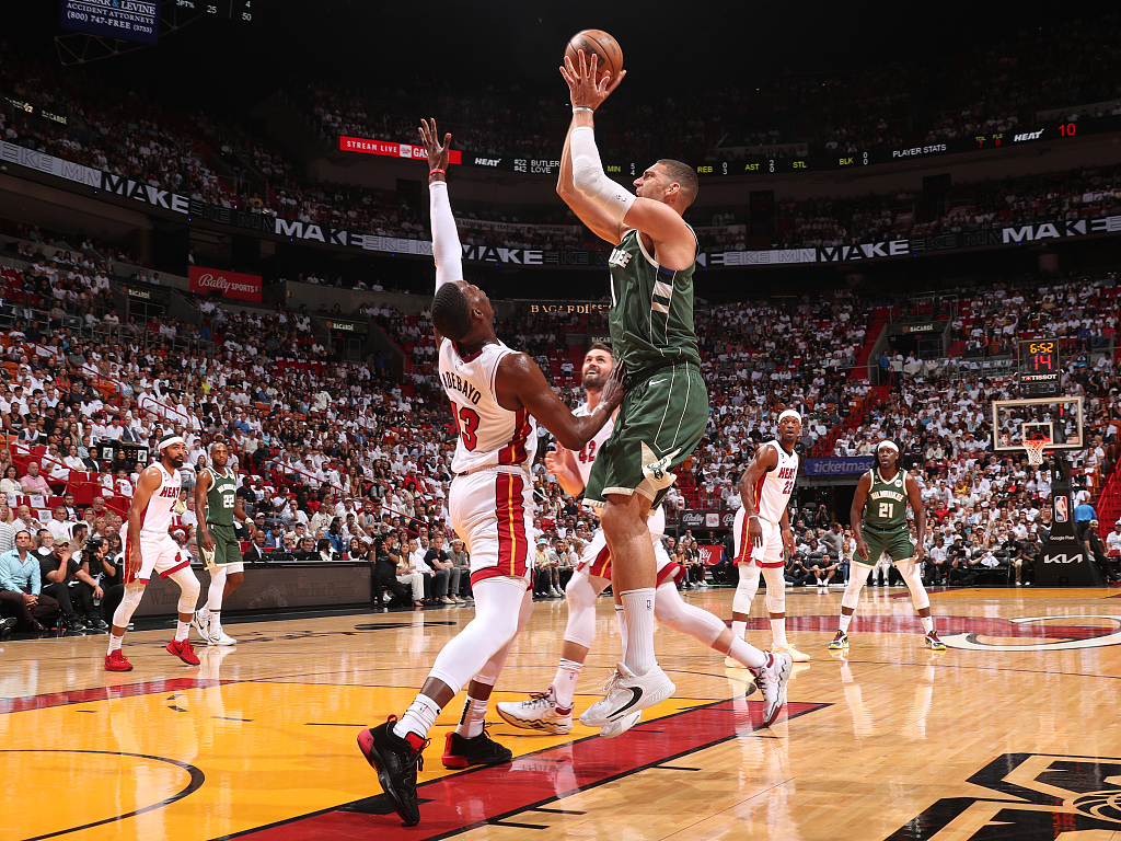 Brook Lopez (R) of the Milwaukee Bucks shoots in Game 4 of the NBA Eastern Conference first-round playoffs against the Miami Heat at the Kaseya Center in Miami, Florida, April 24, 2023. /CFP