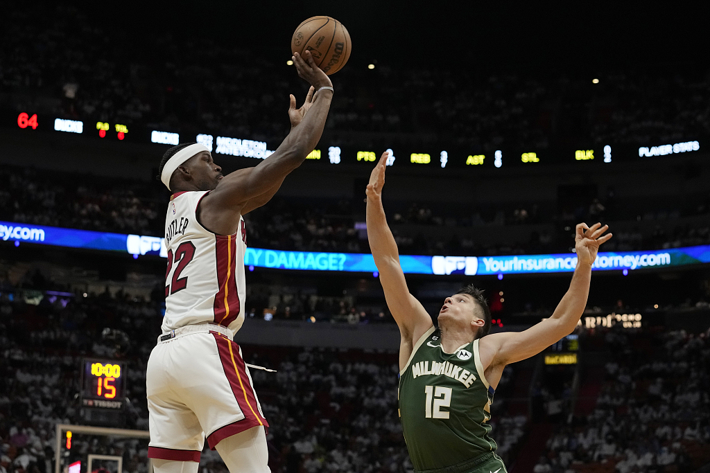 Jimmy Butler (L) of the Miami Heat shoots in Game 4 of the NBA Eastern Conference first-round playoffs against the Milwaukee Bucks at the Kaseya Center in Miami, Florida, April 24, 2023. /CFP