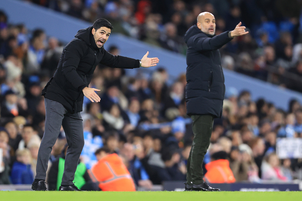 Mikel Arteta (L), manager of Arsenal, and Pep Guardiola, manager of Manchester City, give instructions to their players during the FA Cup game at the Etihad Stadium in Manchester, England, January 27, 2023. /CFP 