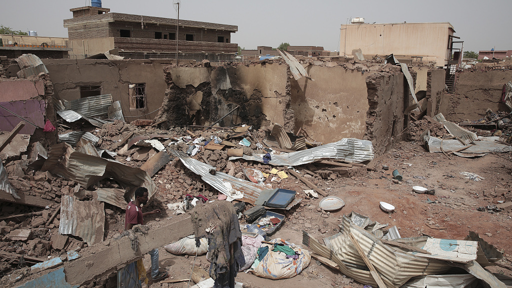 A man walks by a house hit in recent fighting in Khartoum, Sudan, April 25, 2023. /CFP