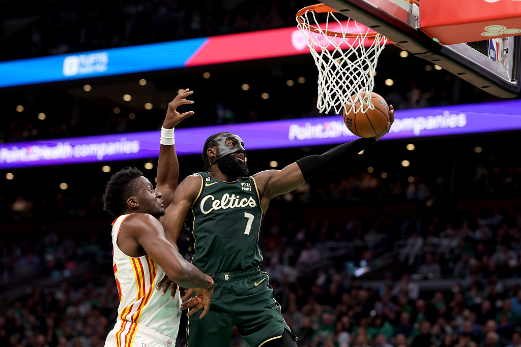 Jaylen Brown (#7) of the Boston Celtics drives toward the rim in Game 5 of the NBA Eastern Conference first-round playoffs against the Atlanta Hawks at the TD Garden in Boston, Massachusetts, April 25, 2023. /CFP
