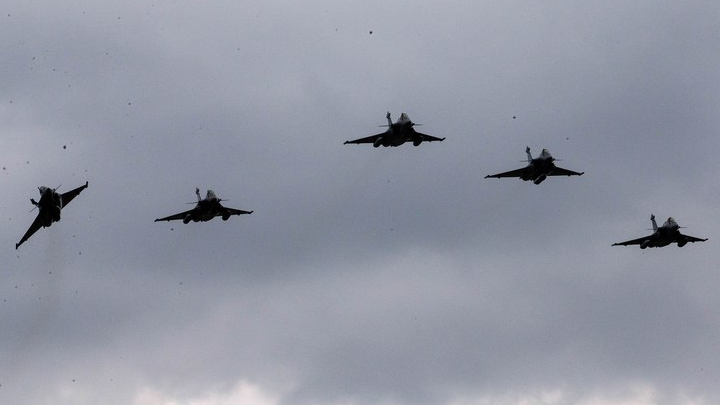 Rafale fighter jets approach the Tanagra airbase in Tanagra, Greece, January 19, 2022. /Xinhua 