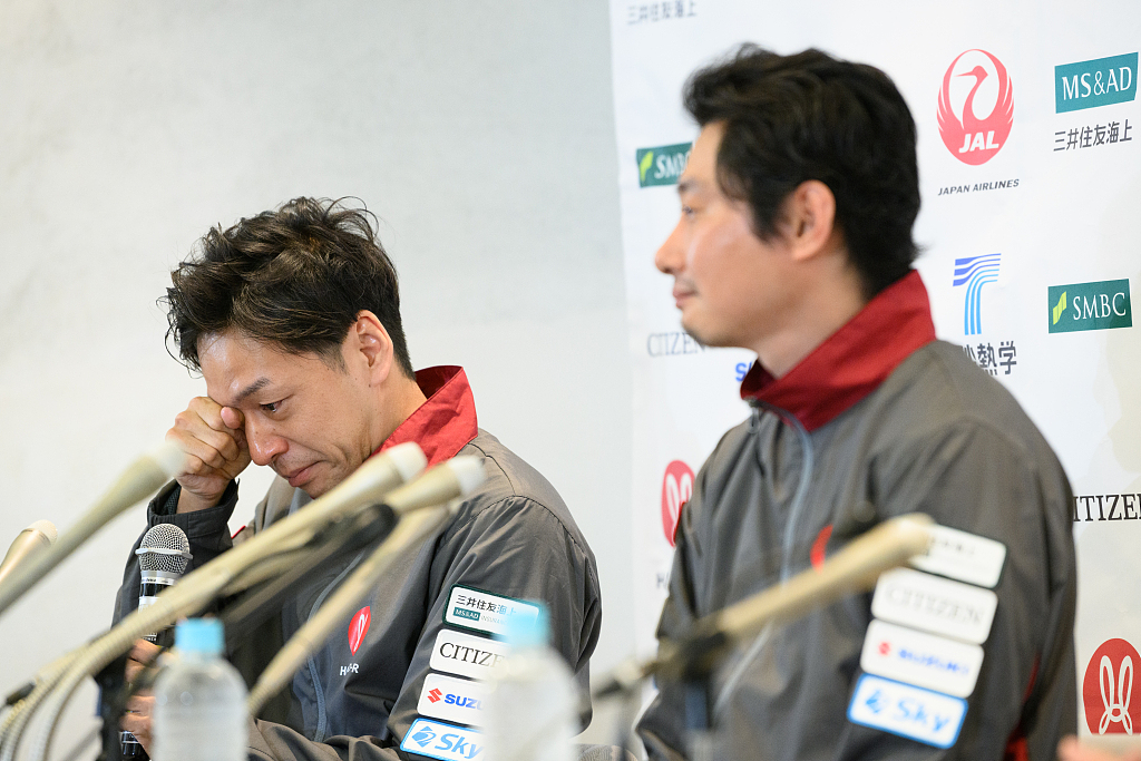 Ryo Ujiie (L), chief technology officer of Ispace Inc., wipes his tears during a news conference in Tokyo. The company said it lost contact with a lander bound for the moon and that the craft, which didn't have anyone on board, likely crashed, a big setback for the company's efforts in space transportation and Japan's push into the universe more broadly, April 26, 2023. /CFP