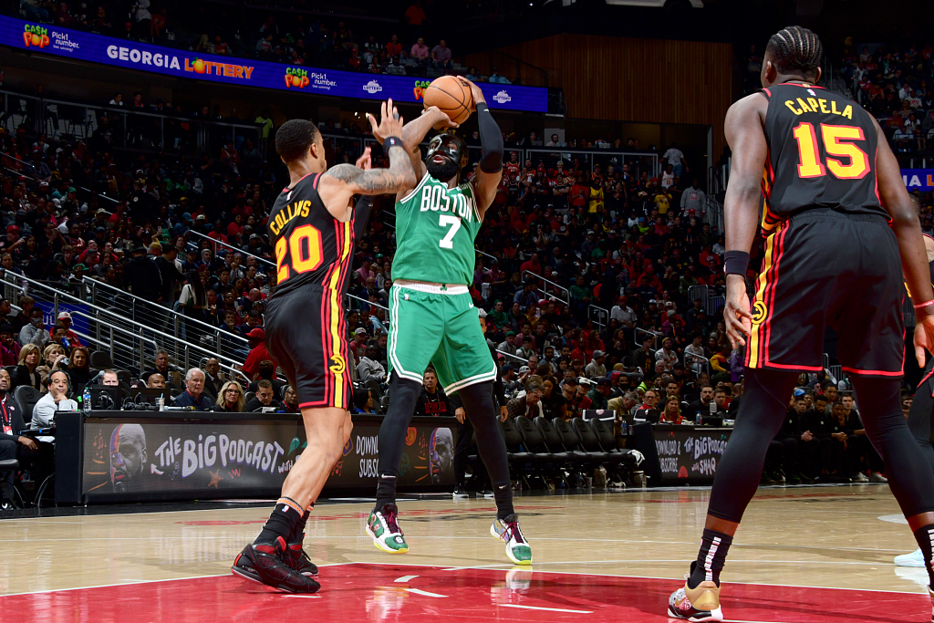 Jalen Brown (#7) of the Boston Celtics shoots in Game 6 of the NBA Eastern Conference first-round playoffs against the Atlanta Hawks at State Farm Arena in Atlanta, Georgia, April 27, 2023. /CFP