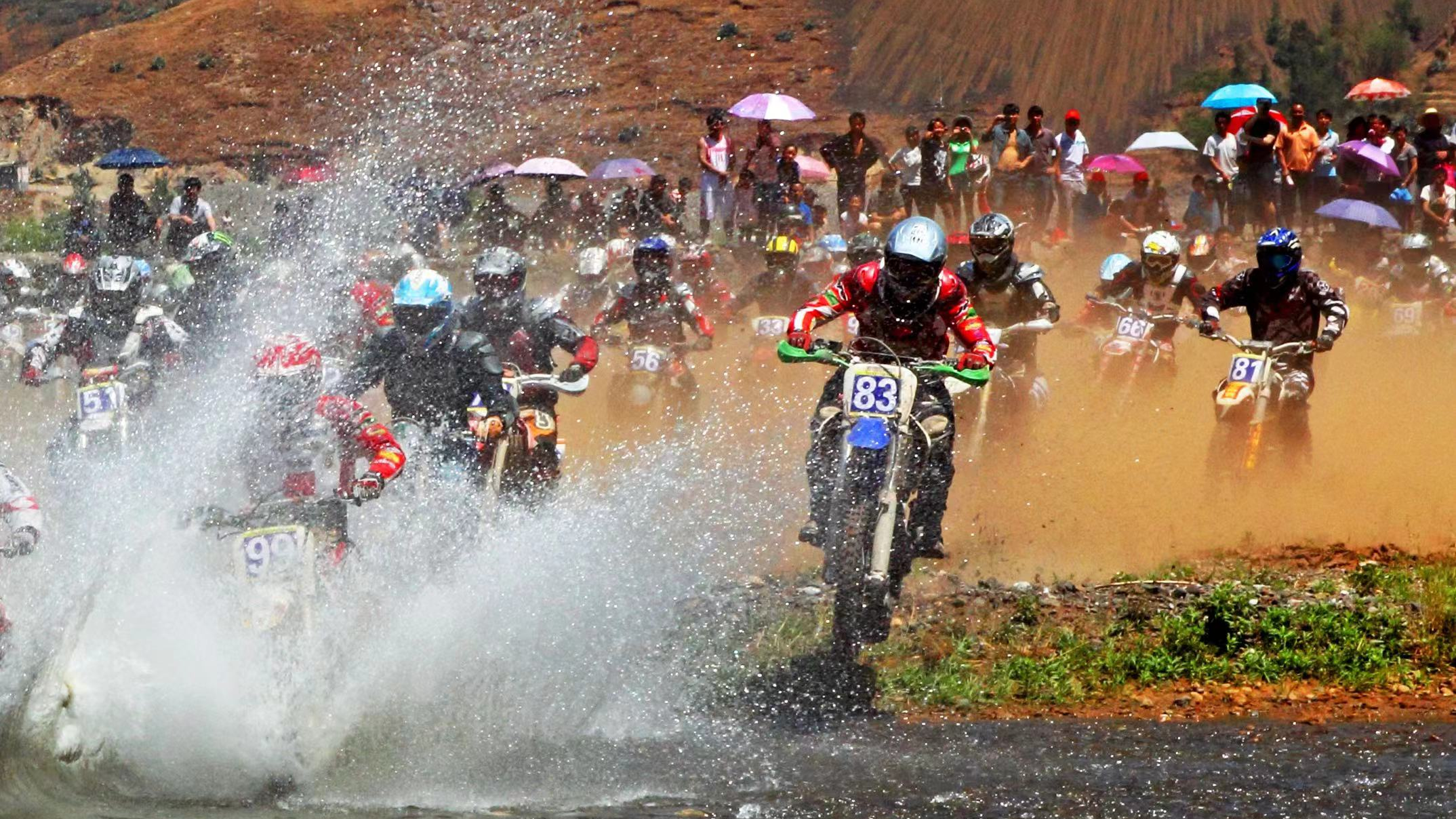 Live: Come and feel the fast and furious motorcycle race in SW China