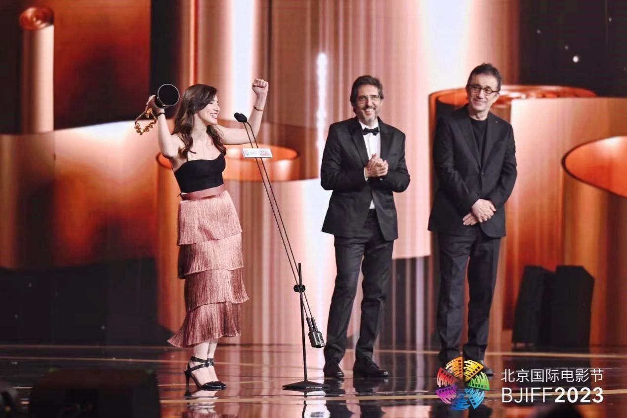 Lela Avilés gana el Premio Tiantan a Mejor Director por la película 