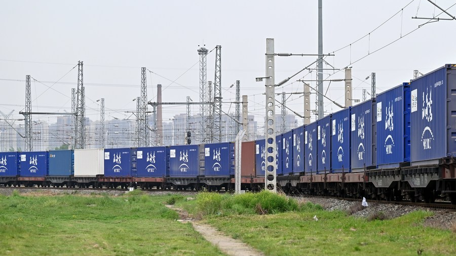 A China-Europe freight train gets ready to leave for Kazakhstan from Xi'an International Port in Xi'an, northwest China's Shaanxi Province, April 13, 2021. /Xinhua