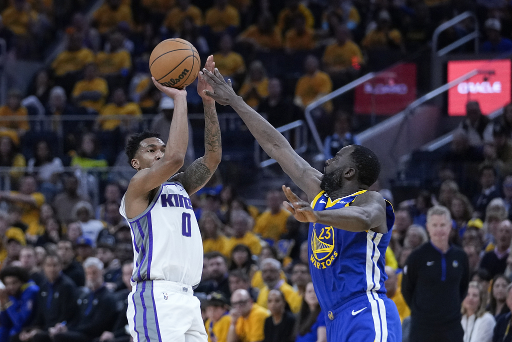 Malik Monk (#0) of the Sacramento Kings shoots in Game 6 of the NBA Western Conference first-round playoffs against the Golden State Warriors at the Chase Center in San Francisco, California, April 28, 2023. /CFP
