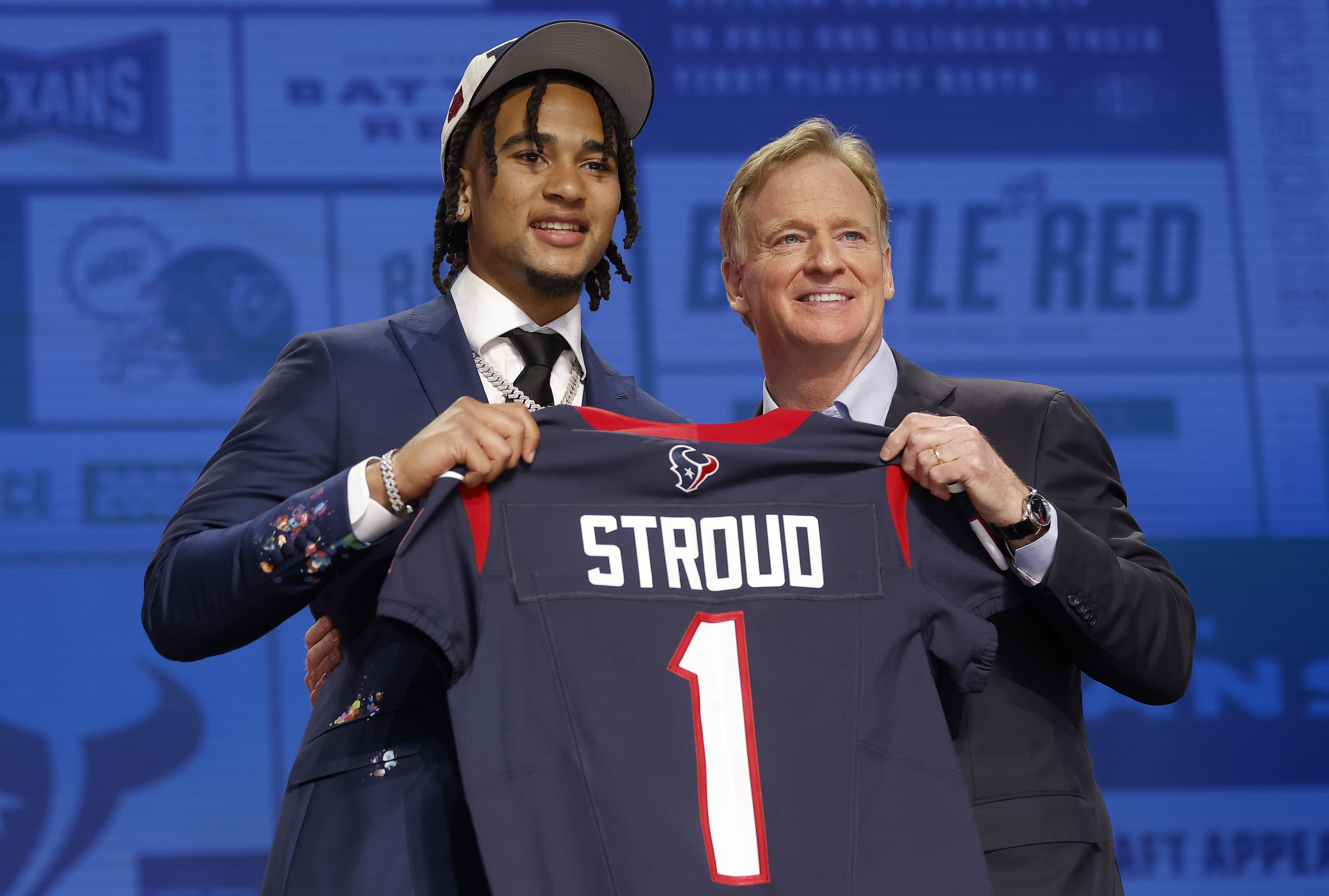 Quarterback C.J. Stroud (L) from Ohio State University is selected by the Houston Texans with the second-overall pick in the NFL Draft at Union Station in Kansas City, Missouri, April 27, 2023. /CFP