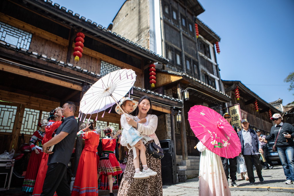 Tourists soak up the stunning scenery and unique folk culture at Hong'an Ancient Town in Xiushan Tujia and Miao Autonomous County, southwest China's Chongqing Municipality, on April 30, 2023. /CFP