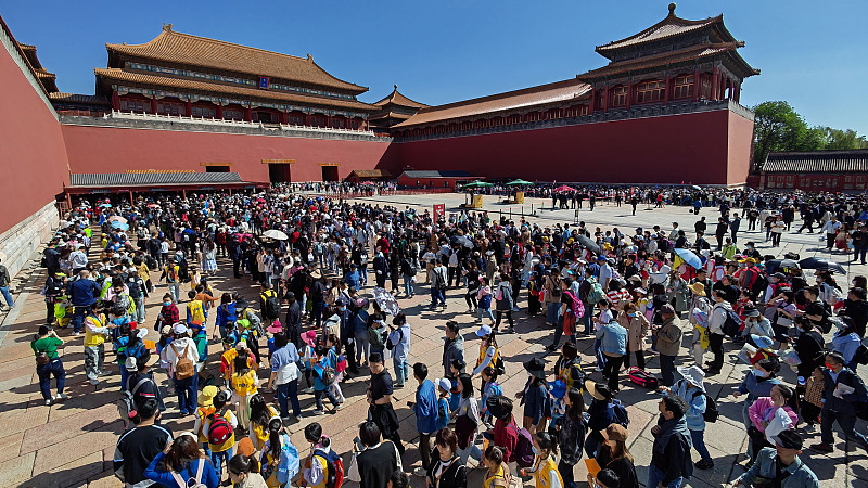 The first day of the Labor Day holiday with crowded tourists in Beijing, April 29, 2023. /CFP