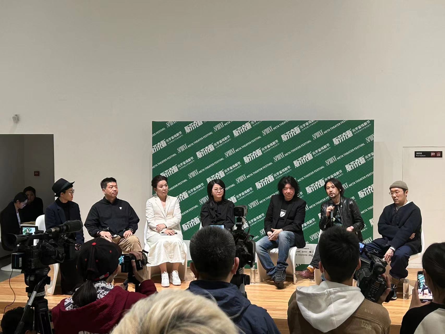 Chen Yan, the CEO of NG Comic (1st right) and Meng Jinghui, the festival's artistic director (3rd right), attend the opening ceremony of the 1st Sphinx Meta Theatre Festival at the Fengchao Theater in Beijing on April 26. /CGTN