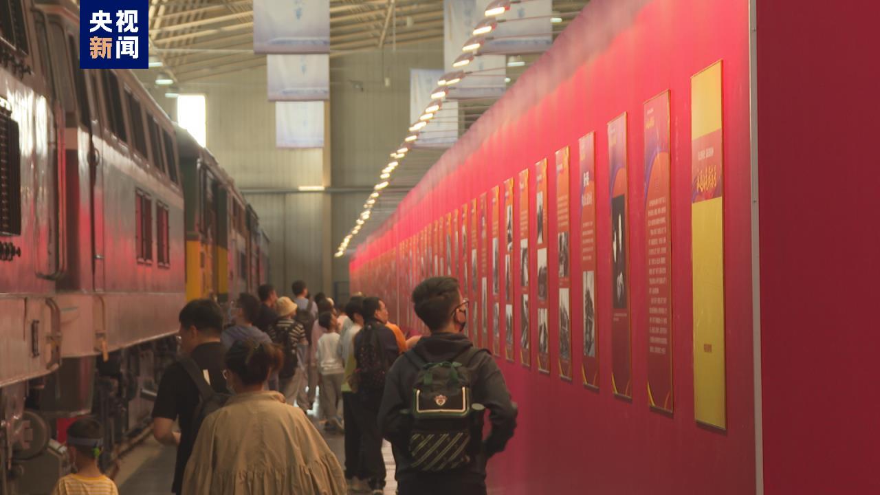 People visit the China Railway Museum in Beijing. /CMG