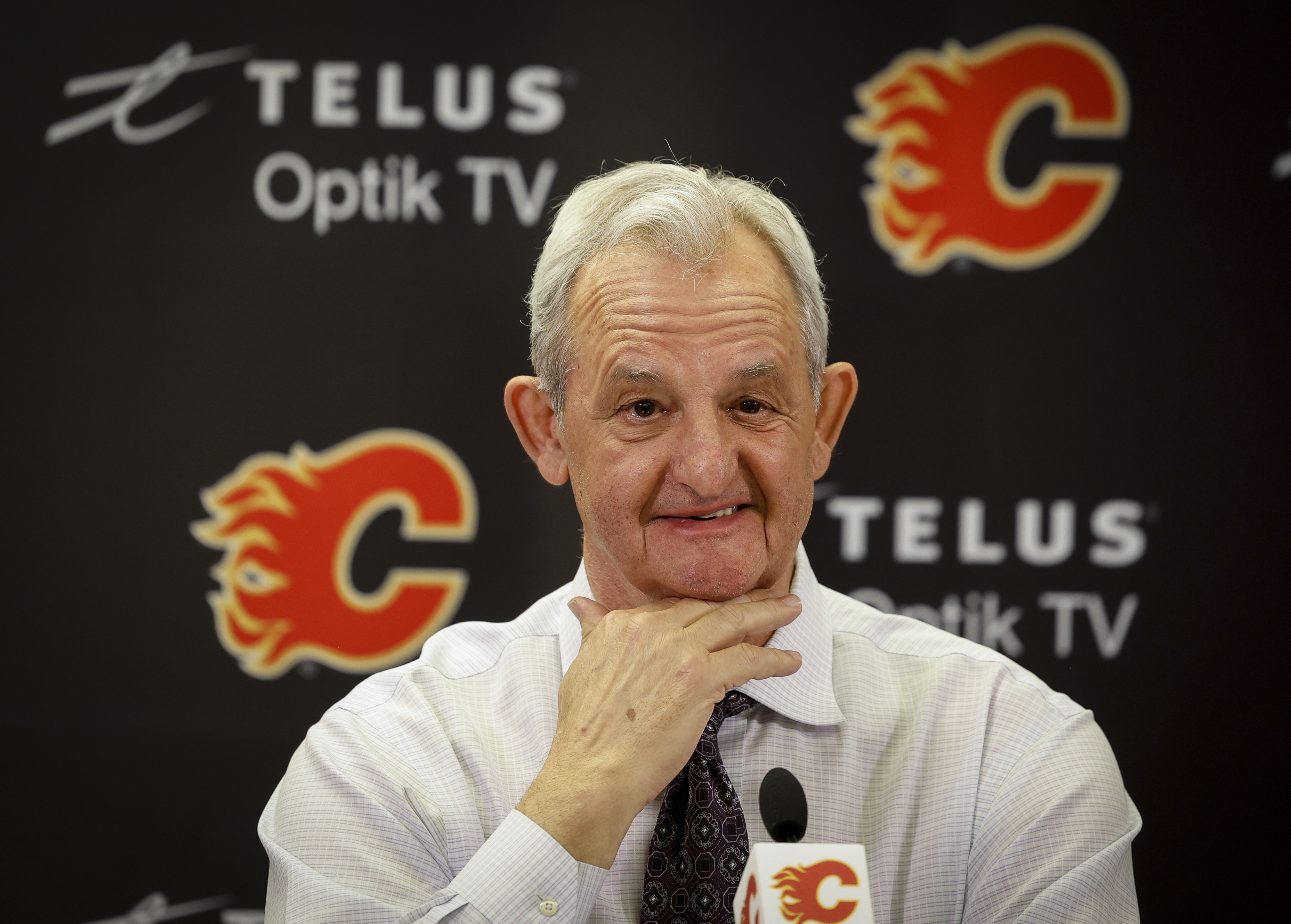 Darryl Sutter, head coach of the Calgary Flames, attends the post-game press conference after the 3-1 over the San Jose Sharks at the Scotiabank Saddledome in Calgary, Alberta, Canada, April 12, 2023. /CFP