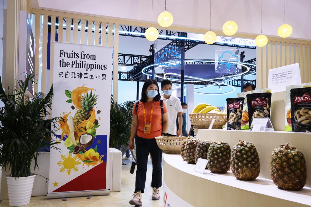 People visit the booth of the Philippines at the China National Convention Center during the 2022 China International Fair for Trade in Services (CIFTIS) in Beijing, capital of China, Sept. 4, 2022. /Xinhua