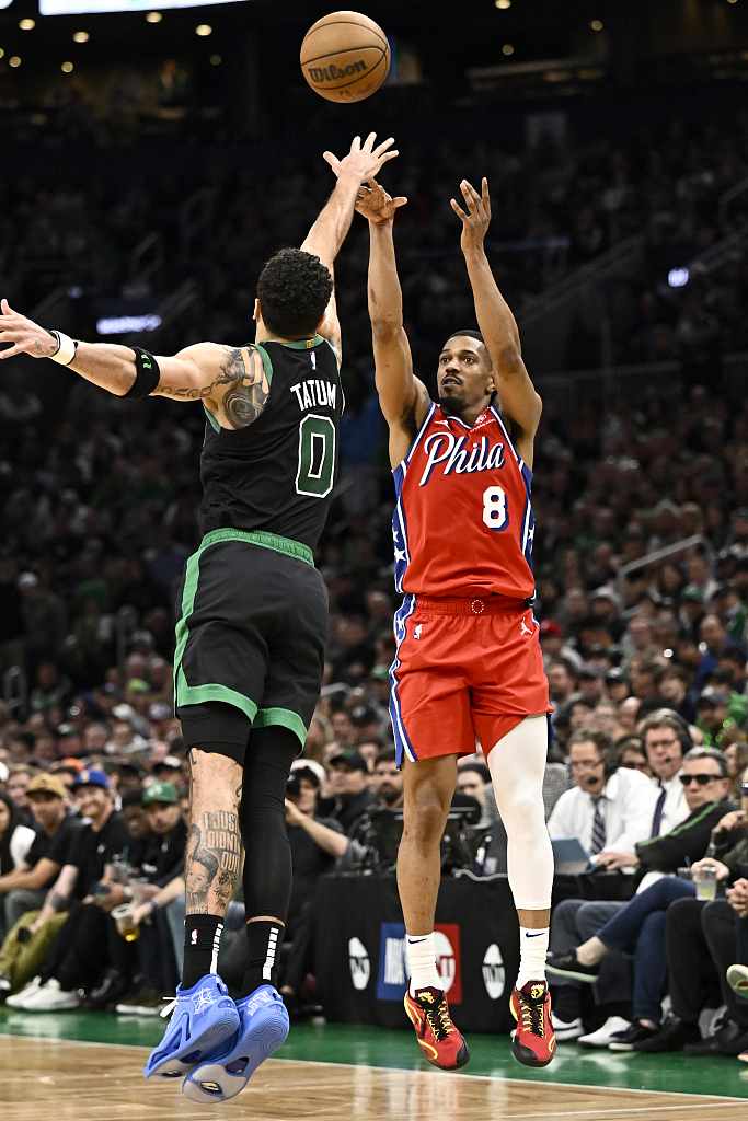 De'Anthony Melton (#8) of the Philadelphia 76ers shoots in Game 1 of the NBA Eastern Conference semifinals against the Boston Celtics at the TD Garden in Boston, Massachusetts, May 1, 2023. /CFP