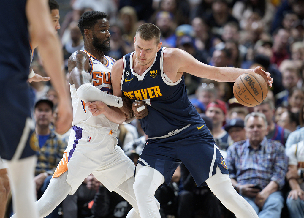 Nikola Jokic (R) of the Denver Nuggets posts up in Game 2 of the NBA Western Conference semifinals against the Phoenix Suns at Ball Arena in Denver, Colorado, May 1, 2023. /CFP