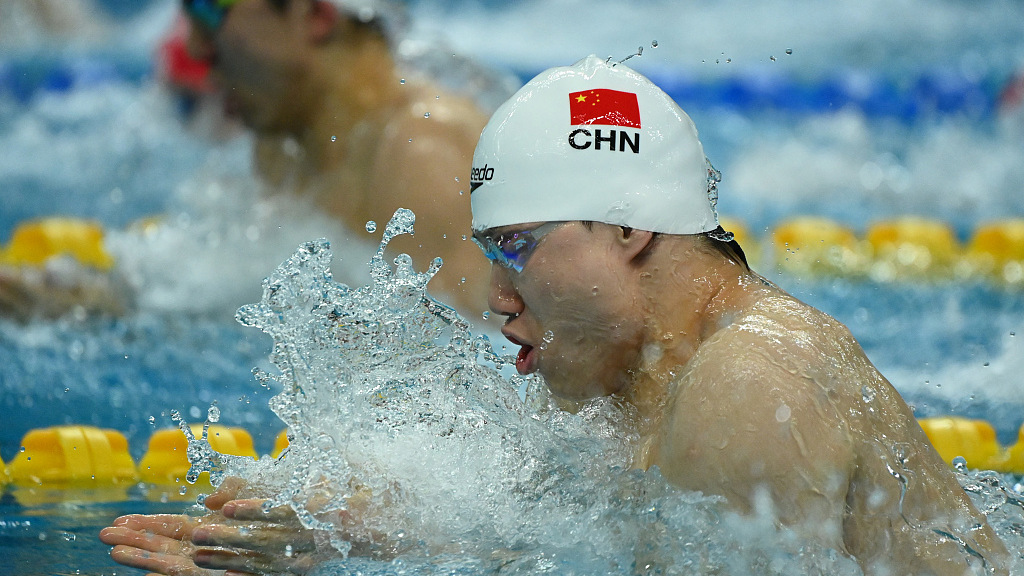 China's Qin Haiyang sets new 100m breaststroke Asian record