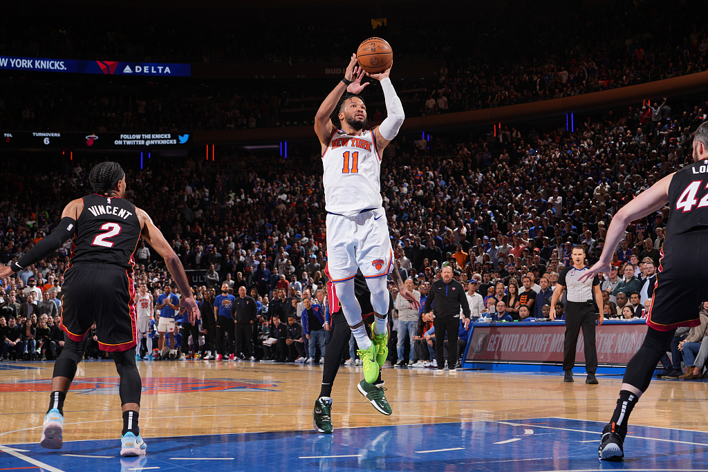 Jalen Brunson (#11) of the New York Knicks shoots in Game 2 of the NBA Eastern Conference semifinals against the Miami Heat at the Madison Square Garden in New York City, May 2, 2023. /CFP